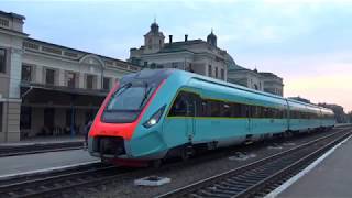 Дизель-поезд ДПКР2-001 сообщением Львов - Черновцы на ст.Ивано-Франковск