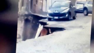 Roma:voragine alla Balduina, auto cadono nel vuoto