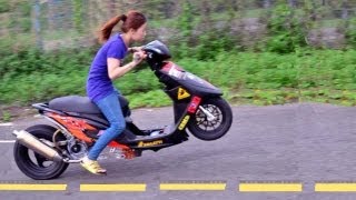 GiRL DRAGBIKE RIDER WHEELIE can kick man's ASS !
