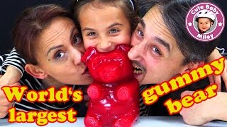 world's largest gummy bear | der WELTGRÖßTE GUMMIBÄR | Kanal für Kinder