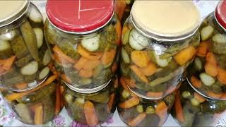 СТЕРИЛИЗИРАНИ КОРНИШОНИ С МОРКОВИ И ЧУШКИ