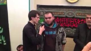 Русский парень принимает Ислам в день Ашура