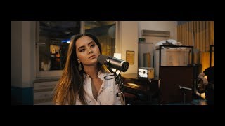 Jasmine Thompson - more [Official Live Video]