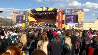 St-Вечно молодой .1мая.2013 Лужники  (прыгнул в толпу ближний план )
