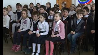 Каспийским школьникам показали спектакль «Золотой цыпленок»