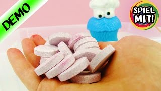20 BADEBOMBEN AUF EINMAL! Badespaß mit Play Doh Krümelmonster! Frozen Badewasser in Rot!