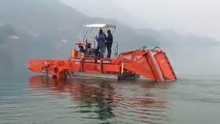 फेवाताल यसरी झिक्छ मेसिनले जलकुम्भी