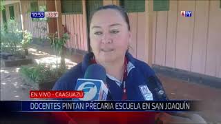 Maestros y padres pintan escuela por recursos limitados de autoridades