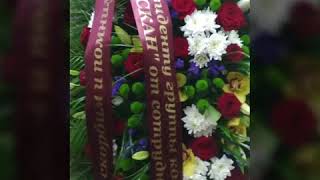Траурный венок из живых цветов