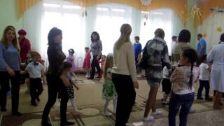 Танец с родителями "Хоровод друзей". Средняя группа.