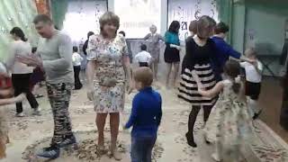 Танец с мамами "Бим - бам -бом"