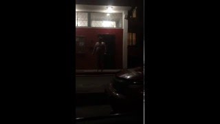 Голый мужик возле подъезда