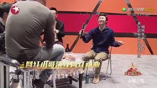 小哥费玉清萌萌噠唱跳《 PPAP 》