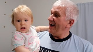 ВНУЧКА ПОЁТ С ДЕДУШКОЙ!