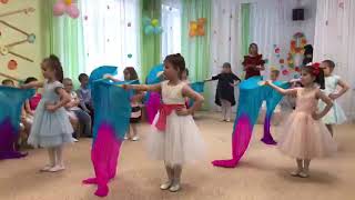Танец маленьких фей...Очень красивый , волшебный танец !!! Детские утренники.