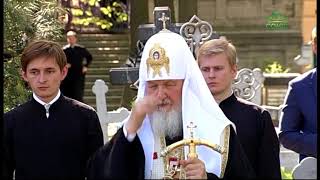 Святейший Патриарх Кирилл посетил Никольское и Большеохтинское кладбища