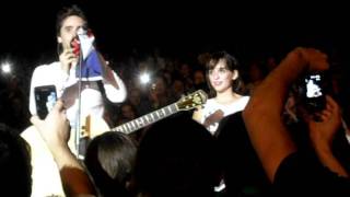 30 Seconds To Mars @ Marseille 23.11.11 Jared gives his t-shirt