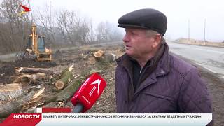На участке дороги Архонская Фарн чистят придорожные полосы