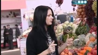 Александра Скачкова, фокусница иллюзионистка, выступление на рынке