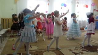 Танец с цветами "Мама" на 8 марта, День матери в подготовительной группе