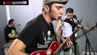 Medellin's "Dorados Rockabilly Trio" Perform "Bettie Page"