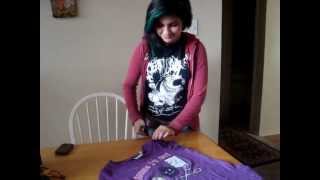 How to cut a t-shirt: 3 forms -skull, collarless &