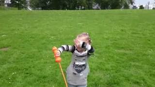 Пускаем мыльные пузыри . Blow bubbles.