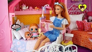 Bebés LOL Surprise y Mama Barbie Rutina de Noche en Familia