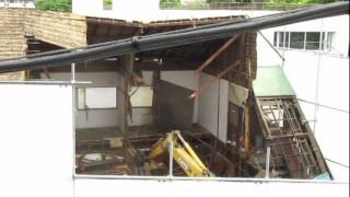 工事中　重機　アパート解体　construction work demolition work