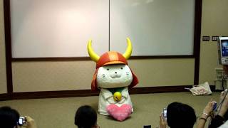ひこにゃん 09 09 29 ひこにゃんのグルーミング