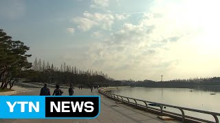 [날씨] 봄 같은 겨울, 서울 올 최고 13℃...초미세먼지 기승 / YTN