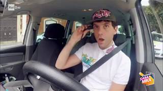 Mika in taxi a Bari - Stasera CasaMika 21/11/2017