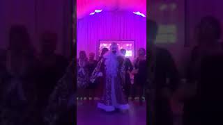 Дед Мороз отжигает на корпоративе