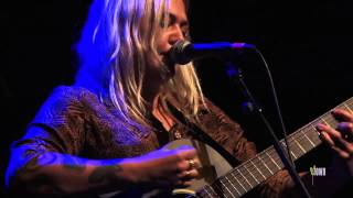Elle King - "I Told You I Was Mean" (Live on eTown)
