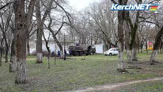 Керчь: С городской набережной вывезли ветки