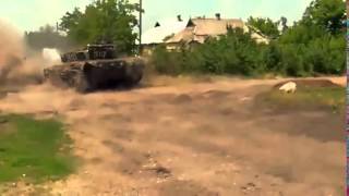 Война видео Украина Донбас 2015   Танковый бой в Марьинке   YouTube