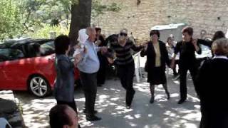 ΣΤΗ ΣΑΡΑΚΙΝΑΔΑ ΤΟΥ ΑΓΙΟΥ ΓΕΩΡΓΙΟΥ. ΑΡΧΙΣΑΝ ΟΙ ΧΟΡΟΙ.