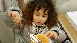 ВЛОГ Алис КАК МАМА покупает продукты в Супермаркете с Куклой Беби Бон Видео для детей Doll Baby Born
