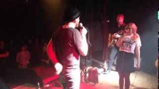 Young Chinese Dogs - Shouldn't be missing (live @ Kulturladen Konstanz 2017)