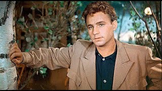 - А Киану Ривз огурцы солить умеет? Владимир Елистратов.