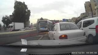 תאונת דרכים ומכות בחיפה (פרק 1)