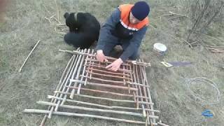 Пчеловод на охоте , ловушка на фазана , поймали двоих сразу.))