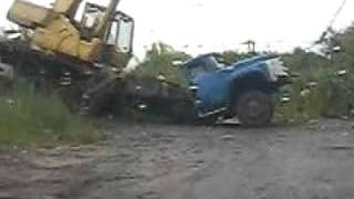 Автокран обломился пополам ЖЕСТЬ!!! ХОЗЯИН Я ТАК ШТАРАЛСЯ! ЗИЛ НЕ ВЫДЕРЖАЛ И УВЫ КОНЕЦ ЕМУ!