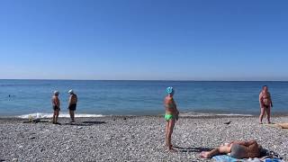 Пляж "Дельфин" в Лазаревском, Сочи 1 октября 2017. Воздух и море + 24 °C