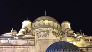 Eminönü Yeni Camiinden Yatsı Namazı Ezanı