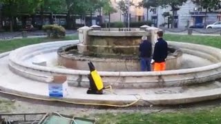 Aversa (CE) - La fontana di Piazza Vittorio Emanuele ritorna "bianca" (06.05.17)