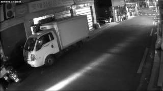CCTV footage of Girl poops on open street..똥녀 잦았습니다. .ㅋㅋㅋㅋ