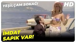 Yeşilçam Sokağı - Kazım, Kendini Ceyda'nın Arabasının Önüne Attı! | Aydemir Akbaş Türk Komedi Filmi