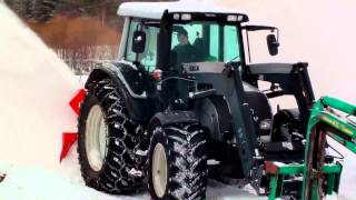 Lumitöitä ja paalirehun siirtoa Valtra N141 ja Valmet 6300