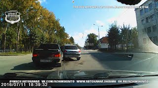 11.09.2016. ДТП Ачинск. ул. Зверева. Момент аварии Пежо и 15-ой